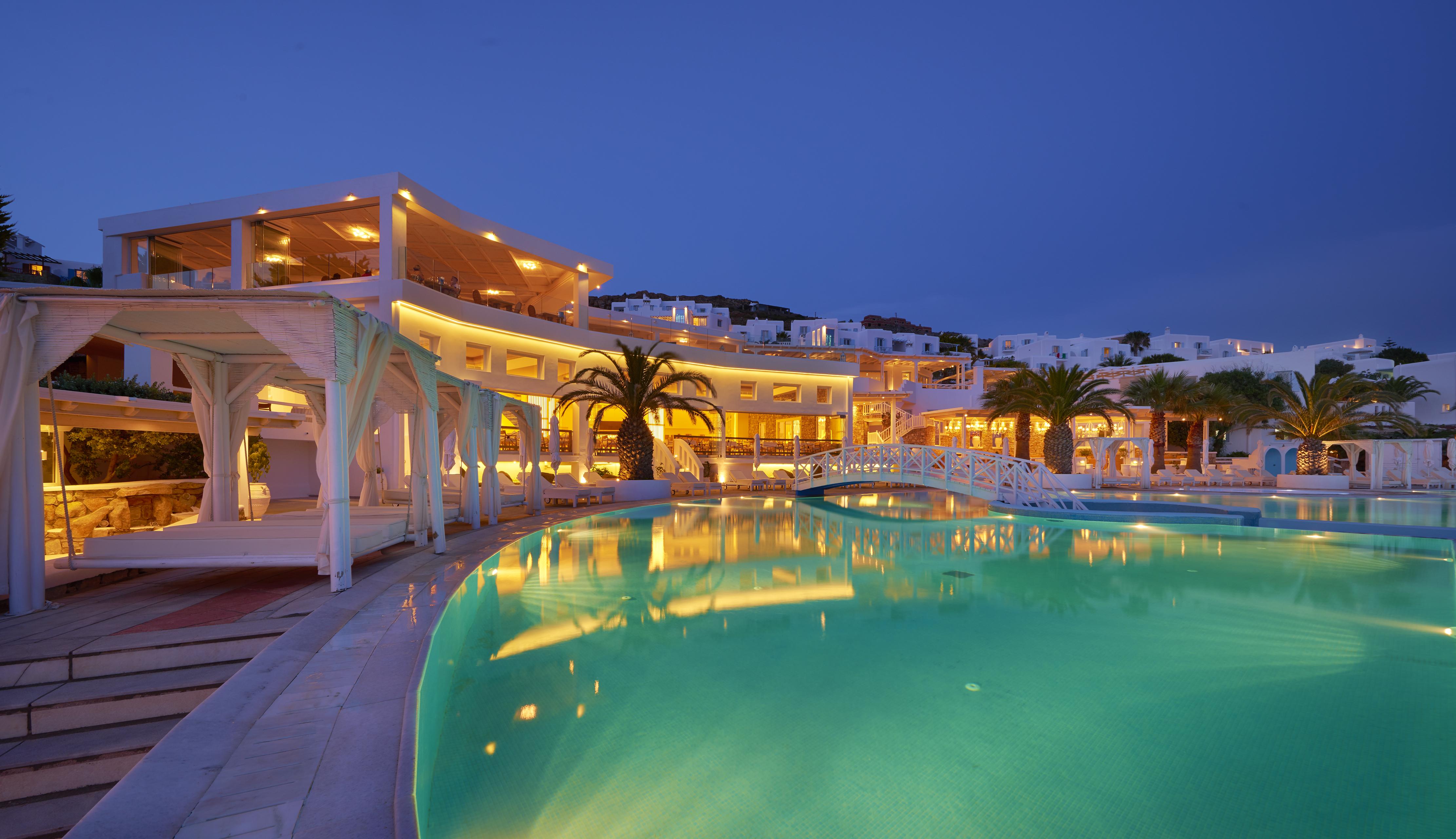 Saint John Hotel Villas & Spa Agios Ioannis Diakoftis Exterior foto The resort at night
