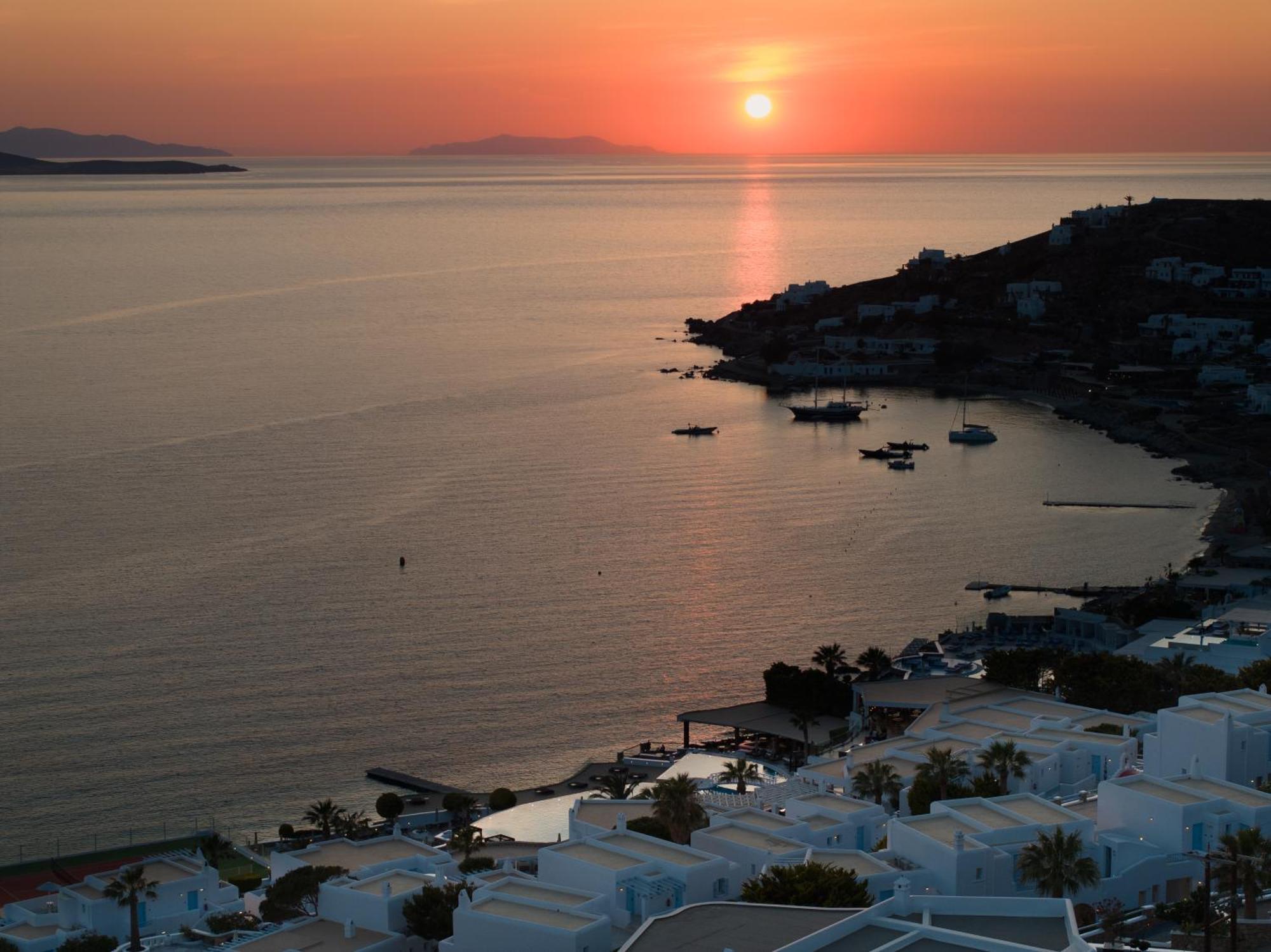 Saint John Hotel Villas & Spa Agios Ioannis Diakoftis Exterior foto Sunset over Mykonos